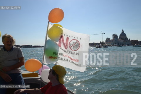 Venice 16/09/2012 -  Demonstration against  the great cruise liners in front of St.Mark - manifestazione del Comitato contro le Grandi Navi davanti al bacino di S.Marco nave ©Graziano Arici/Rosebud2