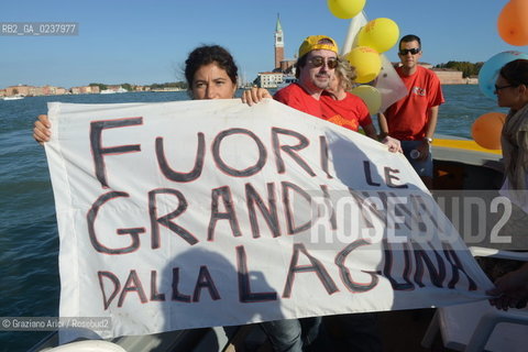Venice 16/09/2012 -  Demonstration against  the great cruise liners in front of St.Mark - manifestazione del Comitato contro le Grandi Navi davanti al bacino di S.Marco nave ©Graziano Arici/Rosebud2