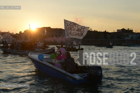 Venice 16/09/2012 -  Demonstration against  the great cruise liners in front of St.Mark - manifestazione del Comitato contro le Grandi Navi davanti al bacino di S.Marco nave ©Graziano Arici/Rosebud2