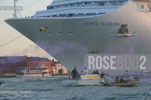 Venice 16/09/2012 -  Demonstration against  the great cruise liners in front of St.Mark - manifestazione del Comitato contro le Grandi Navi davanti al bacino di S.Marco nave ©Graziano Arici/Rosebud2