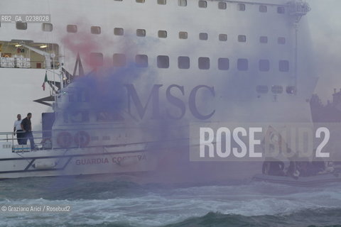 Venice 16/09/2012 -  Demonstration against  the great cruise liners in front of St.Mark - manifestazione del Comitato contro le Grandi Navi davanti al bacino di S.Marco nave ©Graziano Arici/Rosebud2