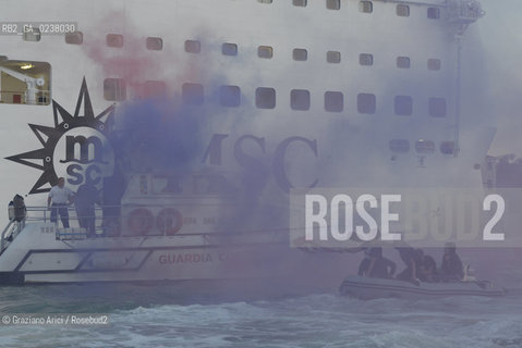 Venice 16/09/2012 -  Demonstration against  the great cruise liners in front of St.Mark - manifestazione del Comitato contro le Grandi Navi davanti al bacino di S.Marco nave ©Graziano Arici/Rosebud2