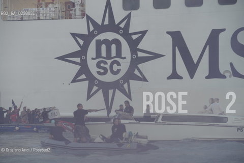 Venice 16/09/2012 -  Demonstration against  the great cruise liners in front of St.Mark - manifestazione del Comitato contro le Grandi Navi davanti al bacino di S.Marco nave ©Graziano Arici/Rosebud2