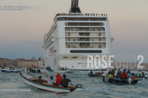Venice 16/09/2012 -  Demonstration against  the great cruise liners in front of St.Mark - manifestazione del Comitato contro le Grandi Navi davanti al bacino di S.Marco nave ©Graziano Arici/Rosebud2