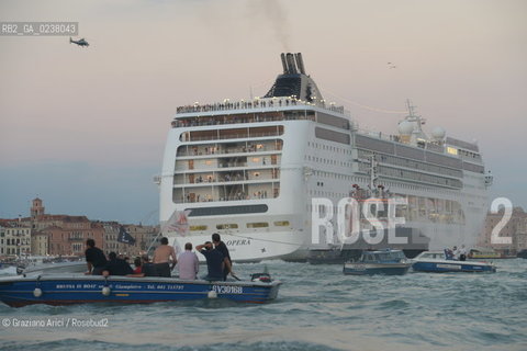 Venice 16/09/2012 -  Demonstration against  the great cruise liners in front of St.Mark - manifestazione del Comitato contro le Grandi Navi davanti al bacino di S.Marco nave ©Graziano Arici/Rosebud2