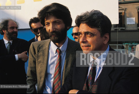 Venezia,1990. Il politico Achille Occhetto ultimo segretario del Partito Comunista Italiano (1988-1991) e successivamente segretario del PDS(1991-1994) con il sindaco di Venezia Massimo Cacciari.Politica partito comunista segretario.Venice,1990.The Italian politician Achille Occhetto the last secretary of Italian Communist Party and then secretary of Pds with the mayor of Venice Massimo Cacciari ©Graziano Arici/Rosebud2