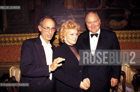 Venezia,1995.Ritratto del generale dellesercito americano durante la guerra Usa-Iraq Norman Schwarzkopf con la cantante lirica Katia Ricciarelli.Ritratto guerra golfo generale esercito politica .Venice,1995.Portrait of the United States Army general, was commander of the Coalition Forces in the Persian Gulf War of 1991, with the Italian soprano Katia Ricciarelli. ©Graziano Arici/Rosebud2