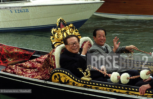 Venezia, 1999.Visita del Presidente della Repubblica Popolare Cinese Jiang Zemin a Venezia. Politica presidente Cina cinese visita gondola.Venice, 1999. The President of the Peoplès Republic of China Jiang Zemin during the visit in Venice ©Graziano Arici/Rosebud2