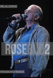 Venezia,1996.Il cantautore Gino Paoli in concerto.Musica cantante cantautore pop.Venice,1996.The songwriter Gino Paoli in concert ©Graziano Arici/Rosebud2