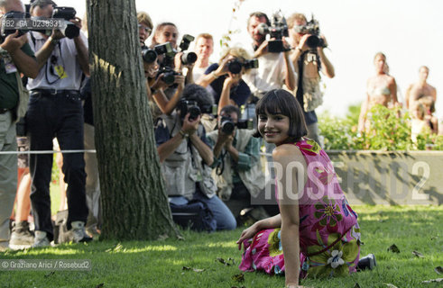 - Venezia,1999. 56°Festival Internazionale dArte Cinematografica. Lattrice Mia Maestro. Cinema attrice ritratto fotografi.- Venice,1999. 56th Venice International Film Festival.portrait of the actress Mia Maestro with the photographers  ©  Graziano Arici