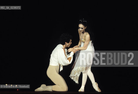 Piazza San Marco,Venezia,1981.La ballerina e coreografa brasiliana Marcia Haydee con il suo patner favorito il ballerino statunitense Richard Cragun. Danza ballerina coreografa danzatrice ballerino .Saint Marks Square,Venice,1981.The Brasilian dancer and choreographer Marcia Haydee with her patner the American dancer Richard Cragun ©Graziano Arici/Rosebud2  astga ©Graziano Arici/Rosebud2