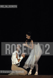 Piazza San Marco,Venezia,1981.La ballerina e coreografa brasiliana Marcia Haydee con il suo patner favorito il ballerino statunitense Richard Cragun. Danza ballerina coreografa danzatrice ballerino .Saint Marks Square,Venice,1981.The Brasilian dancer and choreographer Marcia Haydee with her patner the American dancer Richard Cragun ©Graziano Arici/Rosebud2  astga ©Graziano Arici/Rosebud2