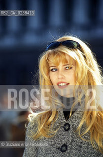 Venezia,1996.Ritratto della top model Claudia Schiffer a Venezia.Moda top model indossatrice modella .Venice,1996.Portrait of the fashion top model Claudia Schiffer in Venice ©Graziano Arici/Rosebud2