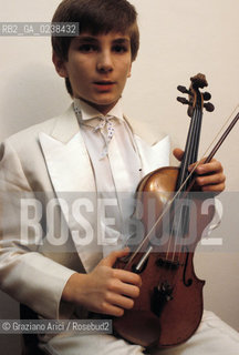 Venezia,1987.Ritratto del violinista jugoslavo Stefan Milenkovic con il suo violino.Musica classica violinista violino ritratto.Venice,1987.Portrait of the violinist Yugoslav Stefan Milenkovic with his violin ©Graziano Arici/Rosebud2