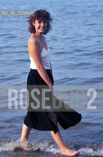 - Venezia, 1980.Festival Internazionale dArte Cinematografica di Venezia.Ritratto dellattrice francese .Sabine Azéma in spiaggia. Cinema ritratto attrice spiaggia mare Lido.- Venice,1980.Venice International Film Festival.Portrait of the actress Sabine Azéma on the beach ©  Graziano Arici MES