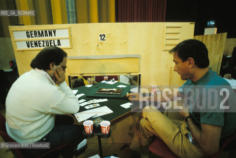 - Casinò del Lido di Venezia 1991.Olimpiade del bridge. Gioco giocatori bridge olimpiadi.-  Lido of Venice 1991.Bridgès Olympics ©Graziano Arici/Rosebud2