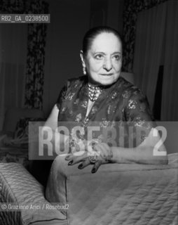 -Senza data.Ritratto di Helena Rubinstein (1870-1965), imprenditrice e fondatrice dellomonima casa cosmetica Helena Rubinstein. Ritratto imprenditrice Cosmetica Moda.-Undated, Portrait of Helena Rubinstein (1870-1965), cosmetics industrialist, founder and eponym of Helena Rubinstein Incorporated - Archivio Graziano Arici..LArchivio Arici non è riuscito ad avere informazioni sullautore di questa foto. Siamo comunque a disposizione di qualunque avente diritto per riconoscere eventuali proprietà intellettuali che non sia stato possibile fin qui attribuire. .Qualora si fosse inavvertitamente leso qualsiasi diritto di riproduzione, si prega di contattare lArchivio che provvederà a rimuovere le immagini in questione..La cessione dei diritti di questa immagine si intende per quanto di nostra competenza. Non comprende invece le eventuali spese  relative a diritti che potranno essere richiesti dagli Enti o persone fisiche cui appartengono eventualmente i soggetti  ripresi. Tali costi, ove necessari, e l’espletamento di qualsivoglia pratica di richiesta di concessione del permesso di pubblicazione sono esclusivamente a carico e a cura del soggetto acquirente di questa immagine...  astga ©Graziano Arici/Rosebud2