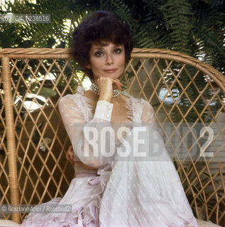 -1970(?).Ritratto dellattrice Audrey Hepburn.Cinema ritratto attrice.-1970(?). Portrait of the actress Audrey Hepburn  -  Archivio Graziano Arici.Avvertenze relative al copyright delle immagini.Le immagini riprodotte sono state eseguite per promuovere il prodotto culturale di cui in didascalia..La possibilità di utilizzare queste immagini è riservata unicamente al fine di corredare con le stesse, servizi, articoli, segnalazioni inerenti liniziativa cui si riferiscono. .La cessione dei diritti di questa immagine si intende per quanto di nostra competenza. Non comprende invece le eventuali spese  relative a diritti che potranno essere richiesti dagli Enti o persone fisiche cui appartengono eventualmente i soggetti  ripresi. Tali costi, ove necessari, e l’espletamento di qualsivoglia pratica di richiesta di concessione del permesso di pubblicazione sono esclusivamente a carico e a cura del soggetto acquirente di questa immagine..  astga ©Graziano Arici/Rosebud2