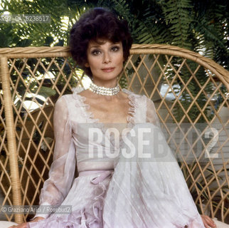 -1970(?).Ritratto dellattrice Audrey Hebpurn.Cinema ritratto attrice.-1970(?). Portrait of the actress Audrey Hebpurn  -  Archivio Graziano Arici.Avvertenze relative al copyright delle immagini.Le immagini riprodotte sono state eseguite per promuovere il prodotto culturale di cui in didascalia..La possibilità di utilizzare queste immagini è riservata unicamente al fine di corredare con le stesse, servizi, articoli, segnalazioni inerenti liniziativa cui si riferiscono. .La cessione dei diritti di questa immagine si intende per quanto di nostra competenza. Non comprende invece le eventuali spese  relative a diritti che potranno essere richiesti dagli Enti o persone fisiche cui appartengono eventualmente i soggetti  ripresi. Tali costi, ove necessari, e l’espletamento di qualsivoglia pratica di richiesta di concessione del permesso di pubblicazione sono esclusivamente a carico e a cura del soggetto acquirente di questa immagine..  astga ©Graziano Arici/Rosebud2