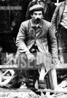 -1923. Ritratto del padre di Papa Giovanni Paolo I,Giovanni Luciani, emigrante in Francia. .-1923. Portrait of Giovanni Luciani, father of Albino Luciani, Pope Giovanni Paolo I - Archivio Graziano Arici..La cessione dei diritti di questa immagine si intende per quanto di nostra competenza. Non comprende invece le eventuali spese  relative a diritti che potranno essere richiesti dagli Enti o persone fisiche cui appartengono eventualmente i soggetti  ripresi. Tali costi, ove necessari, e l’espletamento di qualsivoglia pratica di richiesta di concessione del permesso di pubblicazione sono esclusivamente a carico e a cura del soggetto acquirente di questa immagine.  astga ©Graziano Arici/Rosebud2