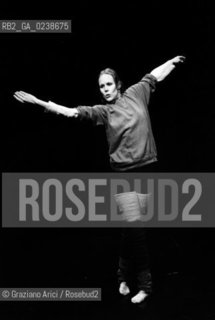 -Venezia,1980. Teatro Malibran. La ballerina e coreografa Carolyn Carson durante le prove del balletto Undici Onde. Danza ballerina coreografa teatro prove.-Venice,1980. Teatro Malibran. The dancer and coreograph Carolyn Carson during the rehearse of ballet Undici Onde © Archivio Graziano Arici MES  astga ©Graziano Arici/Rosebud2