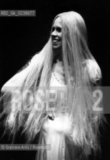 -Venezia,1980. Teatro Malibran. La ballerina e coreografa Carolyn Carson durante le prove del balletto Undici Onde. Danza ballerina coreografa teatro prove.-Venice,1980. Teatro Malibran. The dancer and coreograph Carolyn Carson during the rehearse of ballet Undici Onde © Archivio Graziano Arici MES  astga ©Graziano Arici/Rosebud2