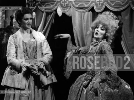 -Venezia,1978. La Locandiera di Carlo Goldoni. Lattrice Carla Gravina mentre recita sul palcoscenico insieme a Laura Tanziani. Commedia teatro attrice Goldoni Locandiera ritratto.-Venice,1978.La Locandiera by Carlo Goldoni. The actress Carla Gravina during the stage show with Laura Tanziani ©Graziano Arici/Rosebud2  astga ©Graziano Arici/Rosebud2