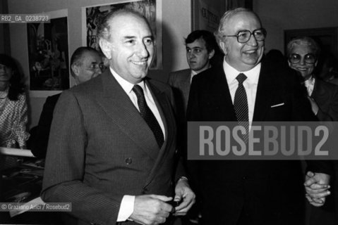 -Venezia,1982. Il finanziere e imprenditore Orazio Bagnasco con il politico Giovanni Spadolini alla Mostra di Renato Guttuso a Palazzo Grassi. Politica Finanza imprenditore finanziere politico ritratto.-Venice,1982.Portrait of the financier Orazio Bagnasco with the politician Giovanni Spadolini during the visit of the Renato Guttusòs Exhibition at Palazzo Grassi ©Graziano Arici/Rosebud2  astga ©Graziano Arici/Rosebud2
