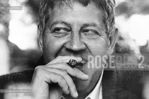 -Venezia,1988. Ritratto del disegnatore di fumetti Hugo Pratt. Arte Fumetto Disegno disegnatore Corto Maltese.-Venice,1988.Portrait of the cartoonist, illustrator of Corto Maltesès cartoon ©Graziano Arici/Rosebud2