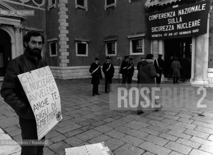 Venezia, 1979.Manifestazione contro il convegno nazionale sulla sicurezza nucleare. Politica manifestazione protesta nucleare.Venice, 1979.Demonstration against the national convention on nuclear safety  ©Graziano Arici/Rosebud2