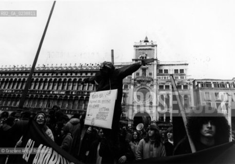 Venezia, 1979.Manifestazione contro il convegno nazionale sulla sicurezza nucleare. Politica manifestazione protesta nucleare.Venice, 1979.Demonstration against the national convention on nuclear safety  ©Graziano Arici/Rosebud2