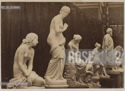 - Stampa allalbumina incollate su cartone, 10x13cm, senza indicazione dellautore.  Statue Fotoantiche Comune Venezia..- Albumen photographic prints mounted on cardboard, 10x13 cm, no authors indication. Statue . © Archivio Graziano Arici