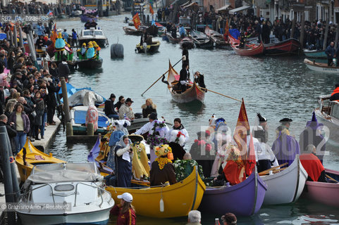 Venice 20/02/11 - Opening of the Venice Carnival 2011 - Volo della Pantegana or the Rat Flight in the Cannaregio Canal  topo carnevale ©Graziano Arici/Rosebud2