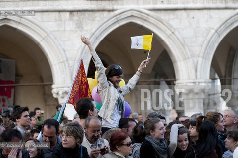 Venice 7/5/11 - Benedict XVIs visit to the Diocese of the Northeast: Pope Ratzinger visit the city of Venice in S.Marks Place with the Cardinal Scola papa piazza s.marco ©Graziano Arici/Rosebud2