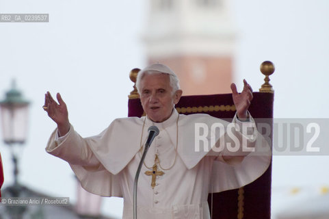 Venice 7/5/11 - Benedict XVIs visit to the Diocese of the Northeast: Pope Ratzinger visit the city of Venice in S.Marks Place with the Cardinal Scola papa piazza s.marco ©Graziano Arici/Rosebud2