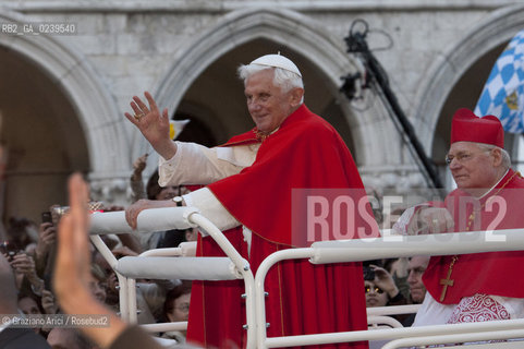 Venice 7/5/11 - Benedict XVIs visit to the Diocese of the Northeast: Pope Ratzinger visit the city of Venice in S.Marks Place with the Cardinal Scola papa piazza s.marco ©Graziano Arici/Rosebud2