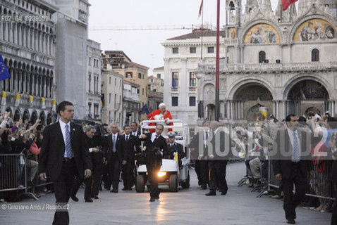 Venice 8/5/11 - Benedict XVIs visit to the Diocese of the Northeast: Pope Ratzinger visit the city of Venice in S.Marks Place with the Cardinal Scola papa piazza s.marco ©Graziano Arici/Rosebud2