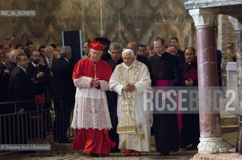 Venice 8/5/11 - Benedict XVIs visit to the Diocese of the Northeast: Pope Ratzinger visit the city of Venice in S.Marks Basilic with the Cardinal Scola papa piazza s.marco ©Graziano Arici/Rosebud2