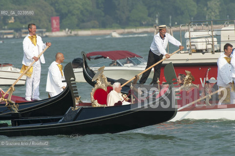 Venice 8/5/11 - Benedict XVIs visit to the Diocese of the Northeast: Pope Ratzinger visit the city of Venice in S.Marks Place with the Cardinal Scola papa piazza s.marco ©Graziano Arici/Rosebud2