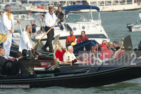 Venice 8/5/11 - Benedict XVIs visit to the Diocese of the Northeast: Pope Ratzinger visit the city of Venice in S.Marks Place with the Cardinal Scola papa piazza s.marco ©Graziano Arici/Rosebud2