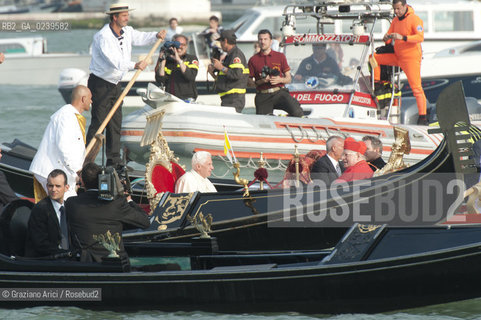 Venice 8/5/11 - Benedict XVIs visit to the Diocese of the Northeast: Pope Ratzinger visit the city of Venice in S.Marks Place with the Cardinal Scola papa piazza s.marco ©Graziano Arici/Rosebud2