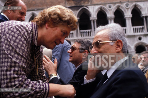 Venezia,1994.La politica Tina Anselmi con Francesco Cossiga,ex Presidente della Repubblica.Politica Presidente Repubblica .Venice,1994. Portrait of the politician Tina Anselmi with the ex-President of the Italian Republic Francesco Cossiga ©Graziano Arici/Rosebud2
