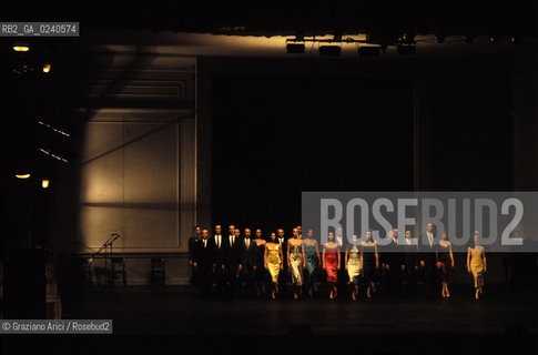 -Venezia,1985. Gran Teatro la Fenice. Balletto Kontakthof, coreografia di Pina Bausch, corpo di ballo Tanztheater Wuppertal..-Venice,1985. Gran Teatro la Fenice. Dance ballet Kontakthof, choreographed by Pina Bausch, Tanztheater Wuppertal dancers chorus ©Graziano Arici/Rosebud2