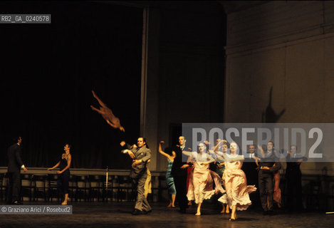 -Venezia,1985. Gran Teatro la Fenice. Balletto Kontakthof, coreografia di Pina Bausch, corpo di ballo Tanztheater Wuppertal..-Venice,1985. Gran Teatro la Fenice. Dance ballet Kontakthof, choreographed by Pina Bausch, Tanztheater Wuppertal dancers chorus ©Graziano Arici/Rosebud2
