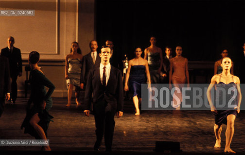 -Venezia,1985. Gran Teatro la Fenice. Balletto Kontakthof, coreografia di Pina Bausch, corpo di ballo Tanztheater Wuppertal..-Venice,1985. Gran Teatro la Fenice. Dance ballet Kontakthof, choreographed by Pina Bausch, Tanztheater Wuppertal dancers chorus ©Graziano Arici/Rosebud2