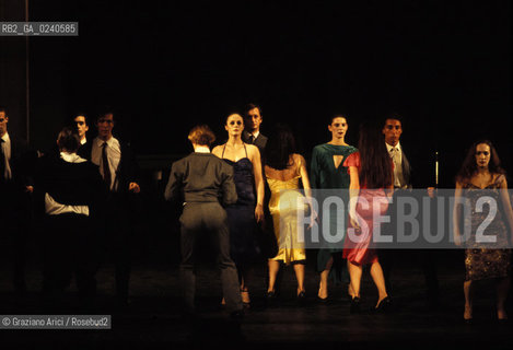 -Venezia,1985. Gran Teatro la Fenice. Balletto Kontakthof, coreografia di Pina Bausch, corpo di ballo Tanztheater Wuppertal..-Venice,1985. Gran Teatro la Fenice. Dance ballet Kontakthof, choreographed by Pina Bausch, Tanztheater Wuppertal dancers chorus ©Graziano Arici/Rosebud2