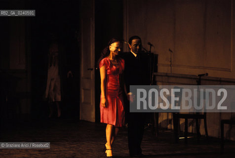 -Venezia,1985. Gran Teatro la Fenice. Balletto Kontakthof, coreografia di Pina Bausch, corpo di ballo Tanztheater Wuppertal..-Venice,1985. Gran Teatro la Fenice. Dance ballet Kontakthof, choreographed by Pina Bausch, Tanztheater Wuppertal dancers chorus ©Graziano Arici/Rosebud2