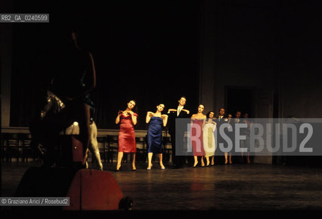 -Venezia,1985. Gran Teatro la Fenice. Balletto Kontakthof, coreografia di Pina Bausch, corpo di ballo Tanztheater Wuppertal..-Venice,1985. Gran Teatro la Fenice. Dance ballet Kontakthof, choreographed by Pina Bausch, Tanztheater Wuppertal dancers chorus ©Graziano Arici/Rosebud2