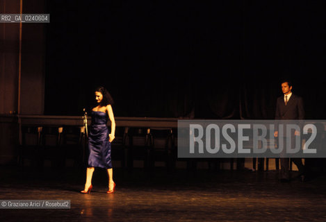 -Venezia,1985. Gran Teatro la Fenice. Balletto Kontakthof, coreografia di Pina Bausch, corpo di ballo Tanztheater Wuppertal..-Venice,1985. Gran Teatro la Fenice. Dance ballet Kontakthof, choreographed by Pina Bausch, Tanztheater Wuppertal dancers chorus ©Graziano Arici/Rosebud2