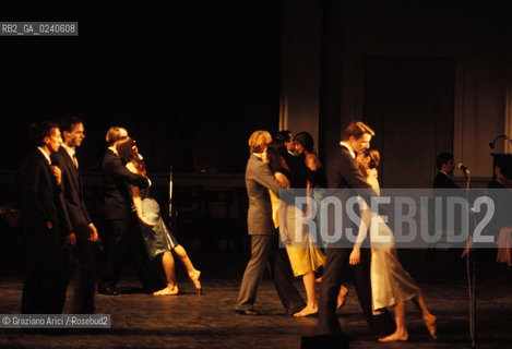 -Venezia,1985. Gran Teatro la Fenice. Balletto Kontakthof, coreografia di Pina Bausch, corpo di ballo Tanztheater Wuppertal..-Venice,1985. Gran Teatro la Fenice. Dance ballet Kontakthof, choreographed by Pina Bausch, Tanztheater Wuppertal dancers chorus ©Graziano Arici/Rosebud2